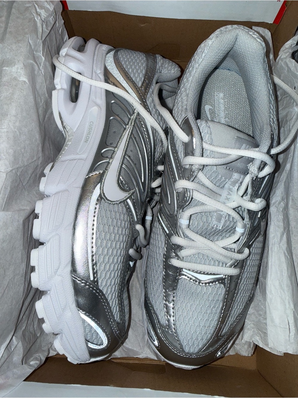 Nike Women Silver and White Athletic Running Shoes BRAND NEW